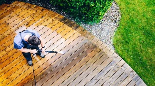 victoria-best-handyman-power-washing-wood-deck